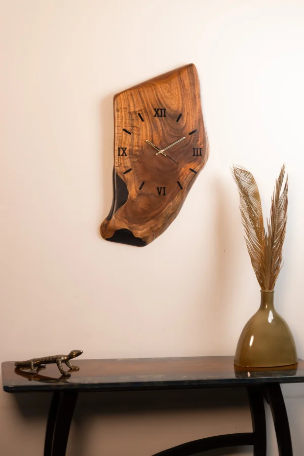 Shadow wood clock